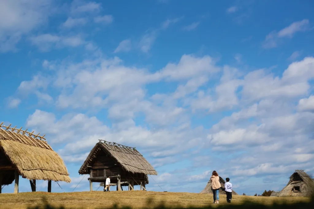 弥生の時代に思いを馳せる復元された村